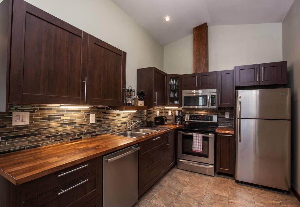 The Best 2 Bedrooms Suite In Revelstoke! Exterior photo